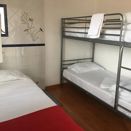 Residencial Avenida 호스텔 토마르