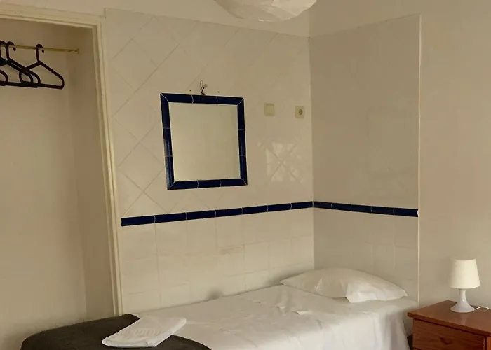 Hostel Residencial Avenida Tomar